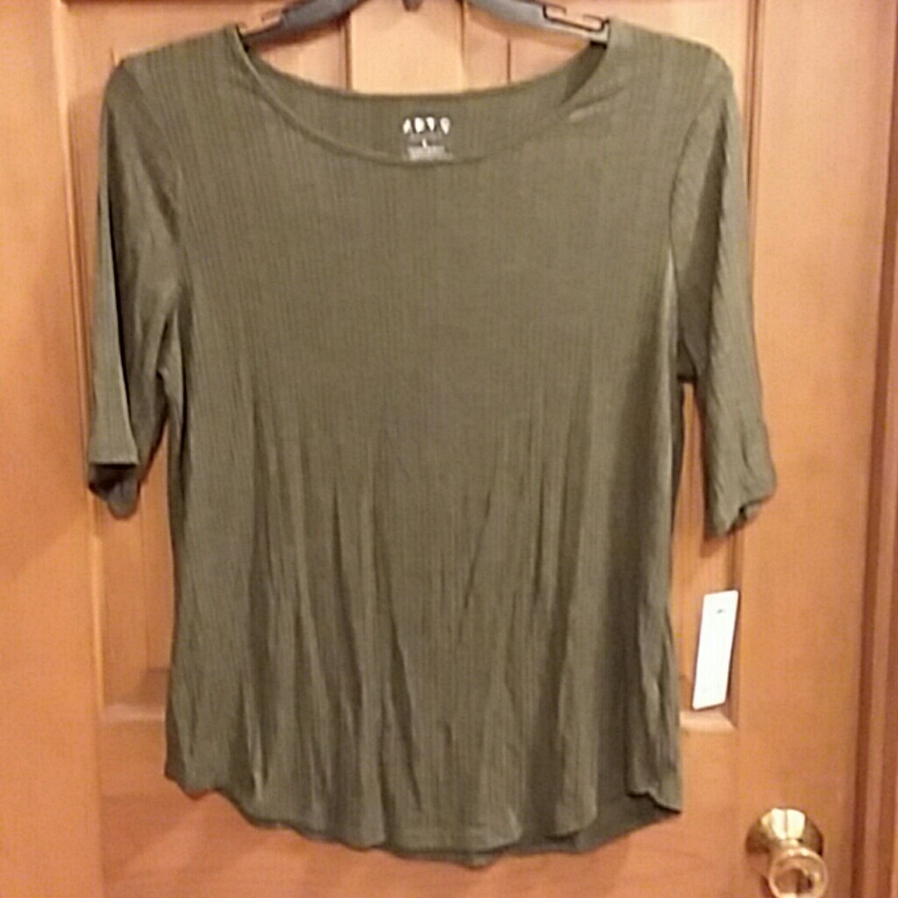NWT! Apt. 9 Olive Green Elbow Sleeve MUST BUNDLE